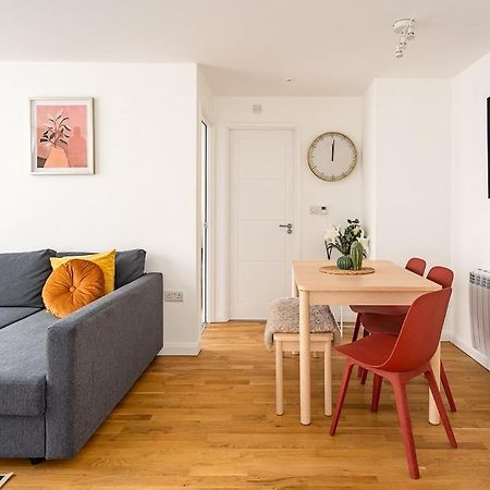 Contemporary City Centre Apartment With Parking 바스 외부 사진