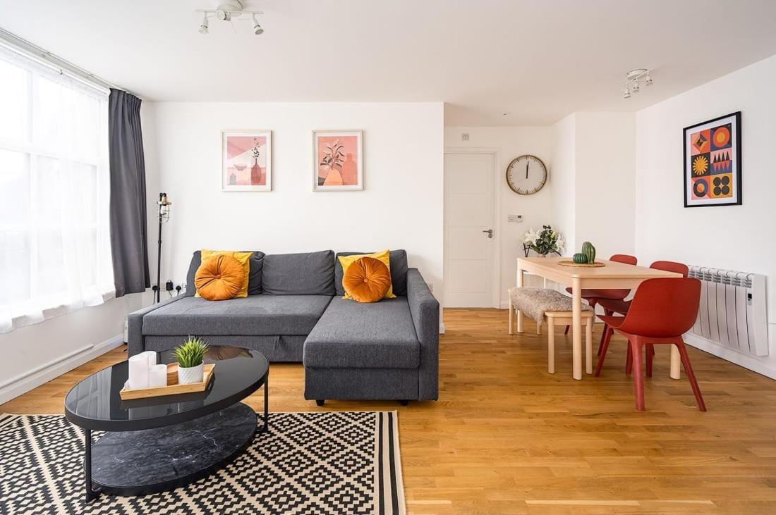 Contemporary City Centre Apartment With Parking 바스 외부 사진