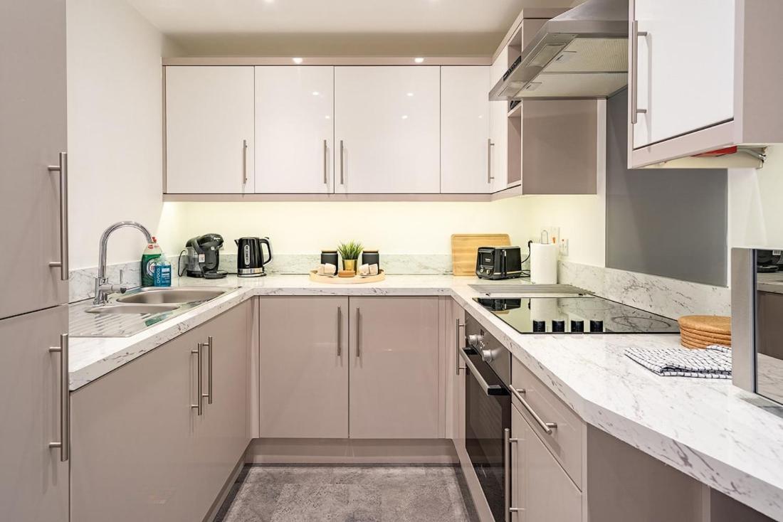 Contemporary City Centre Apartment With Parking 바스 외부 사진